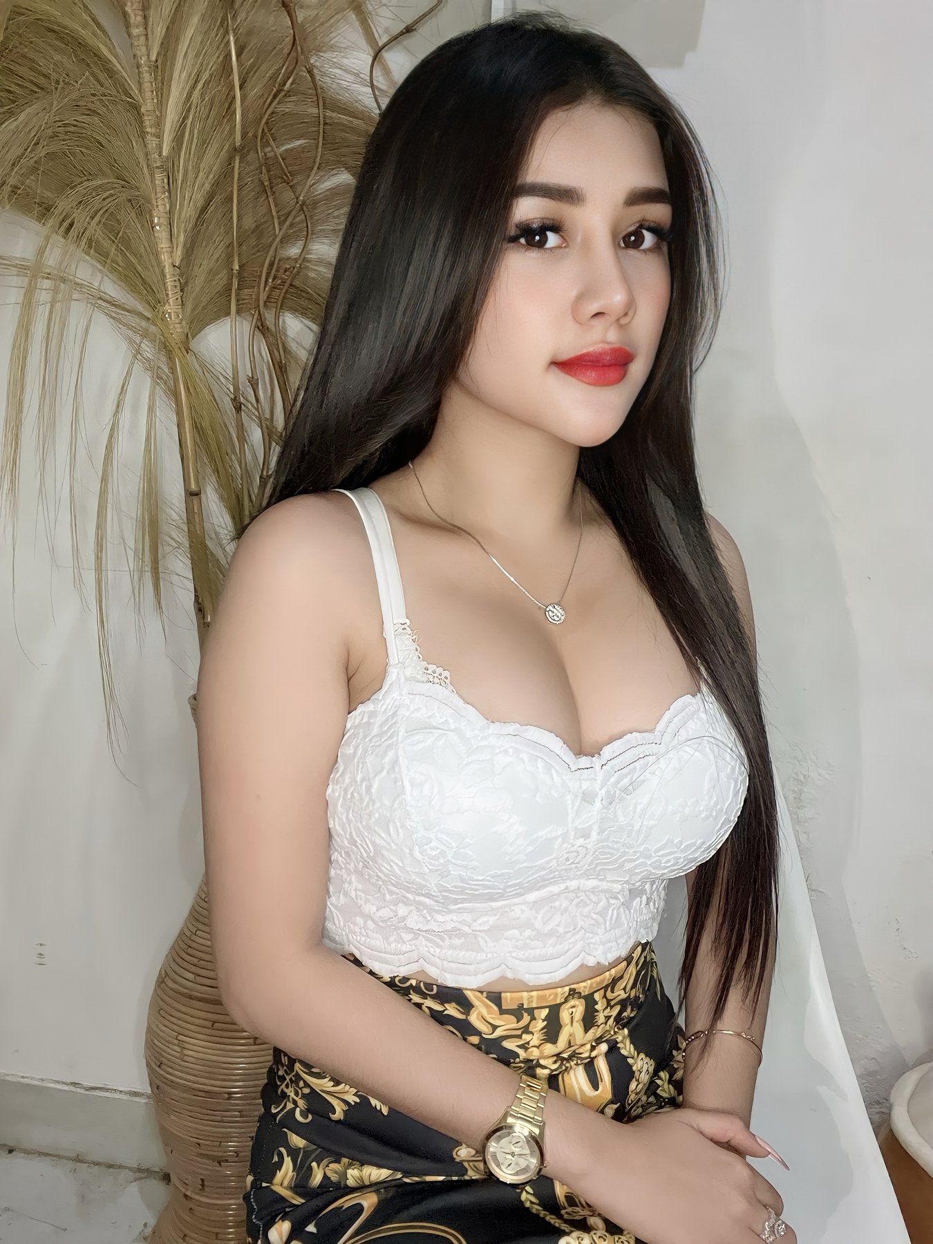 amal alomran share indonesian escort photos
