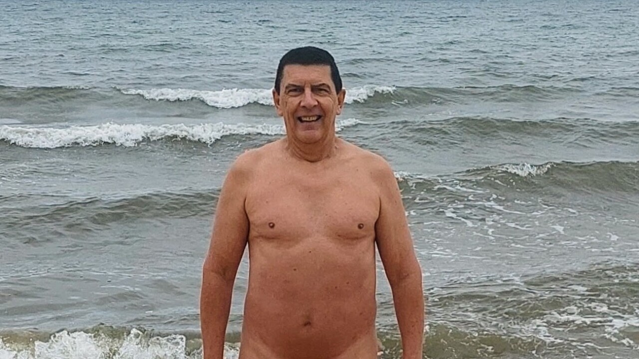 amanda geter recommends Men On Beach Nude