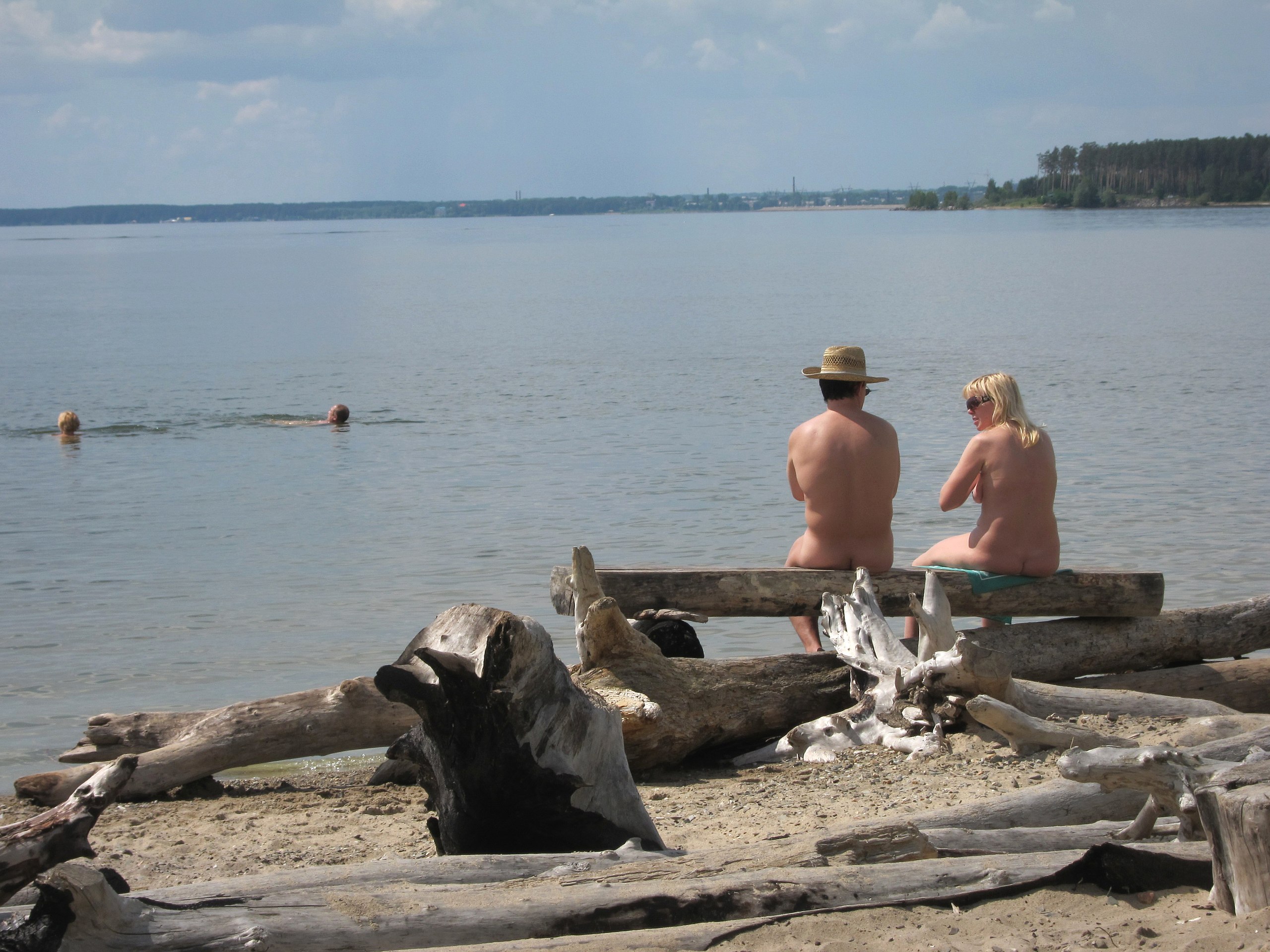 david hamblet recommends Naked Beach Couples Pics