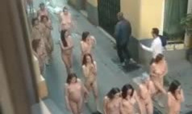 naked women running