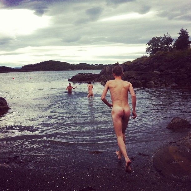central region recommends male nude skinny dipping pic