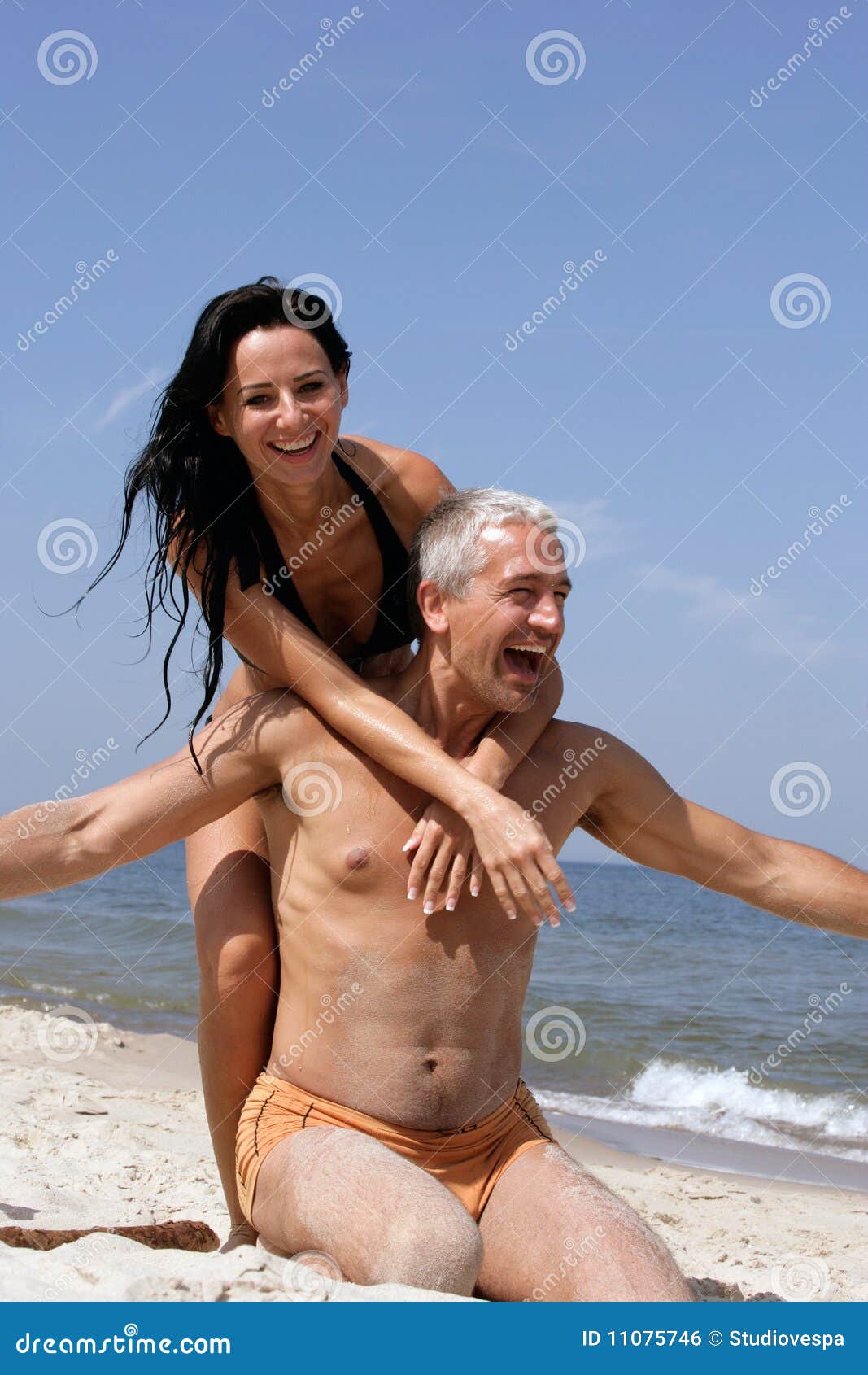 amjad siddiqui add naked beach couples pics photo