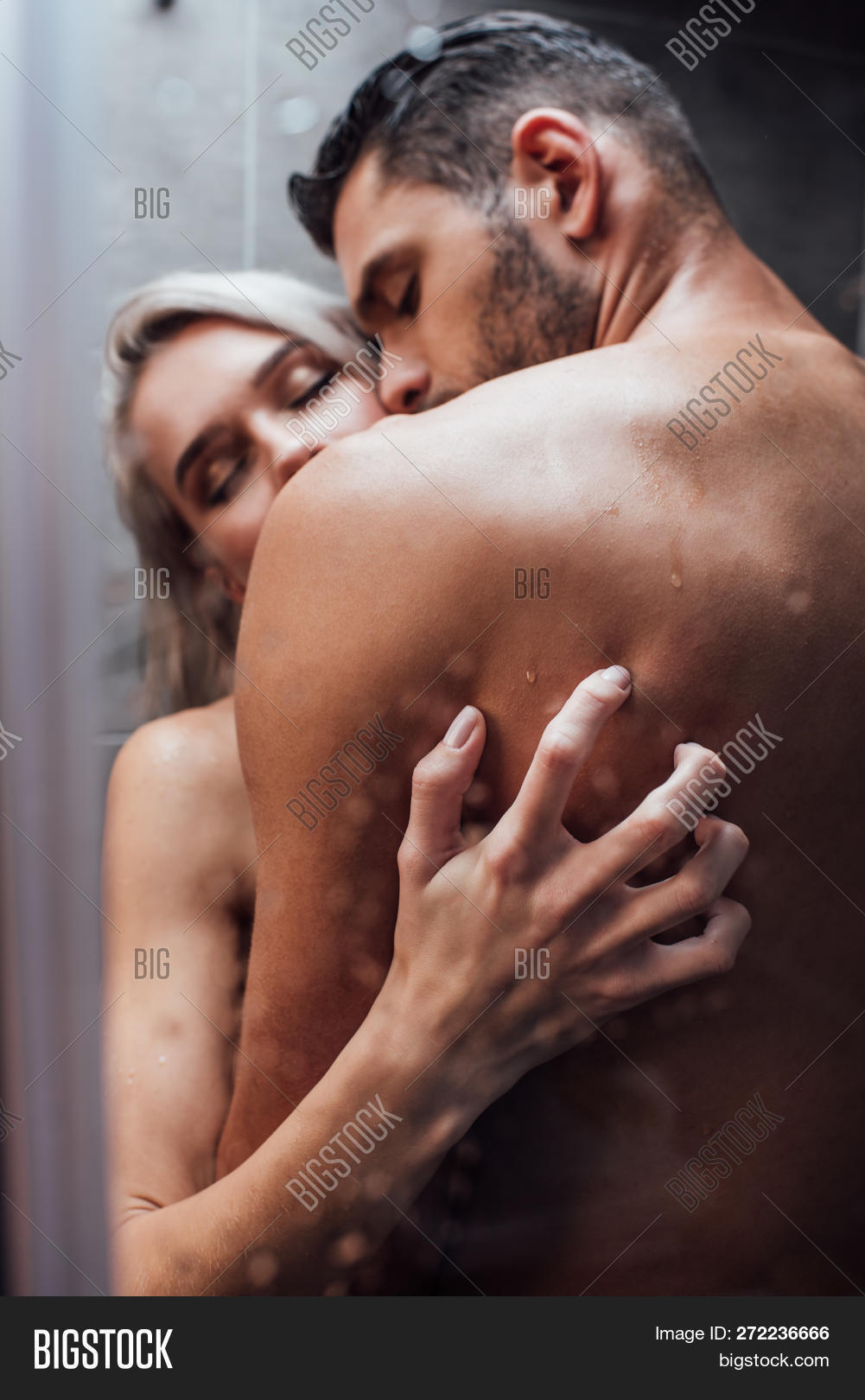 barillas add photo kissing while naked
