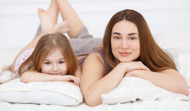 Naked Daughter bed selfies